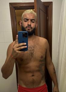 Chico busca chica en Sevilla: 