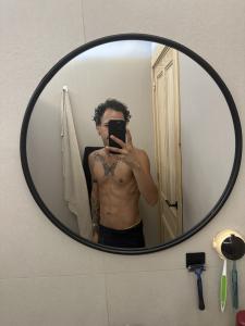 Chico busca chica en Granada: 