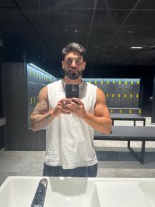 Chico busca chica en Sevilla: 