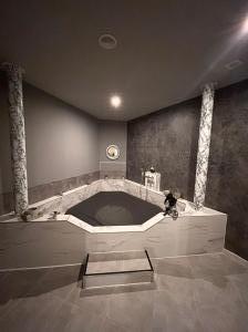 623932993: Chica busca chico en La Coruña