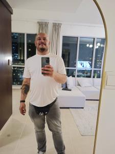 677045794: Chico busca chica en Valencia