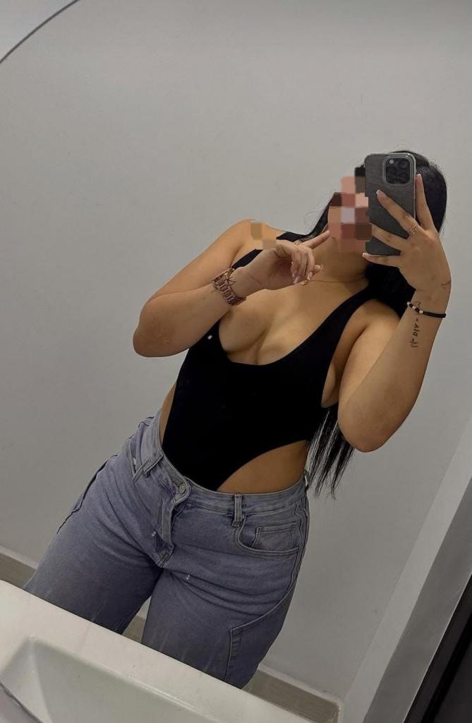 672886635: Chica busca chico en Navarra