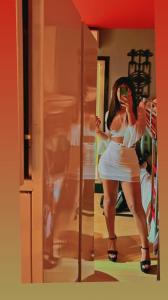 604398157: Chica busca chico en Madrid