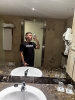 641454323: Chico busca chica en Barcelona