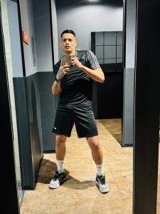 Chico busca chica en Sevilla: 