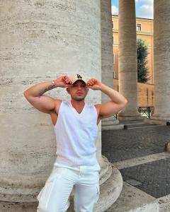 Chico busca chica en Granada: 