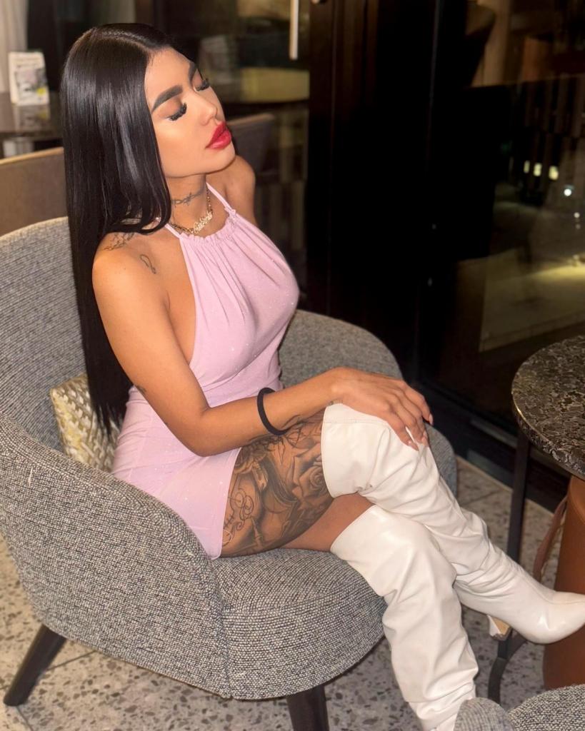 607510621: Chica busca chico en Barcelona