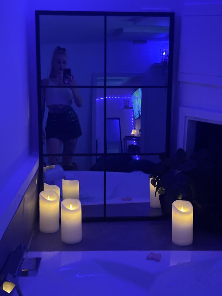 670845657: Chica busca chico en Madrid