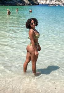 647973031: Chica busca chico en Madrid