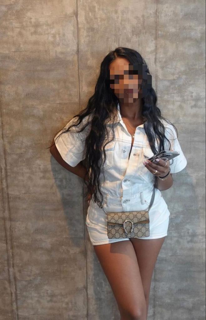 624426014: Chica busca chico en Barcelona
