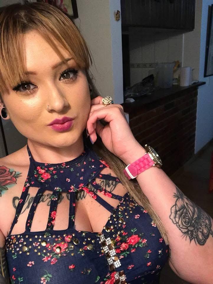 698950757: Chica busca chico en Murcia