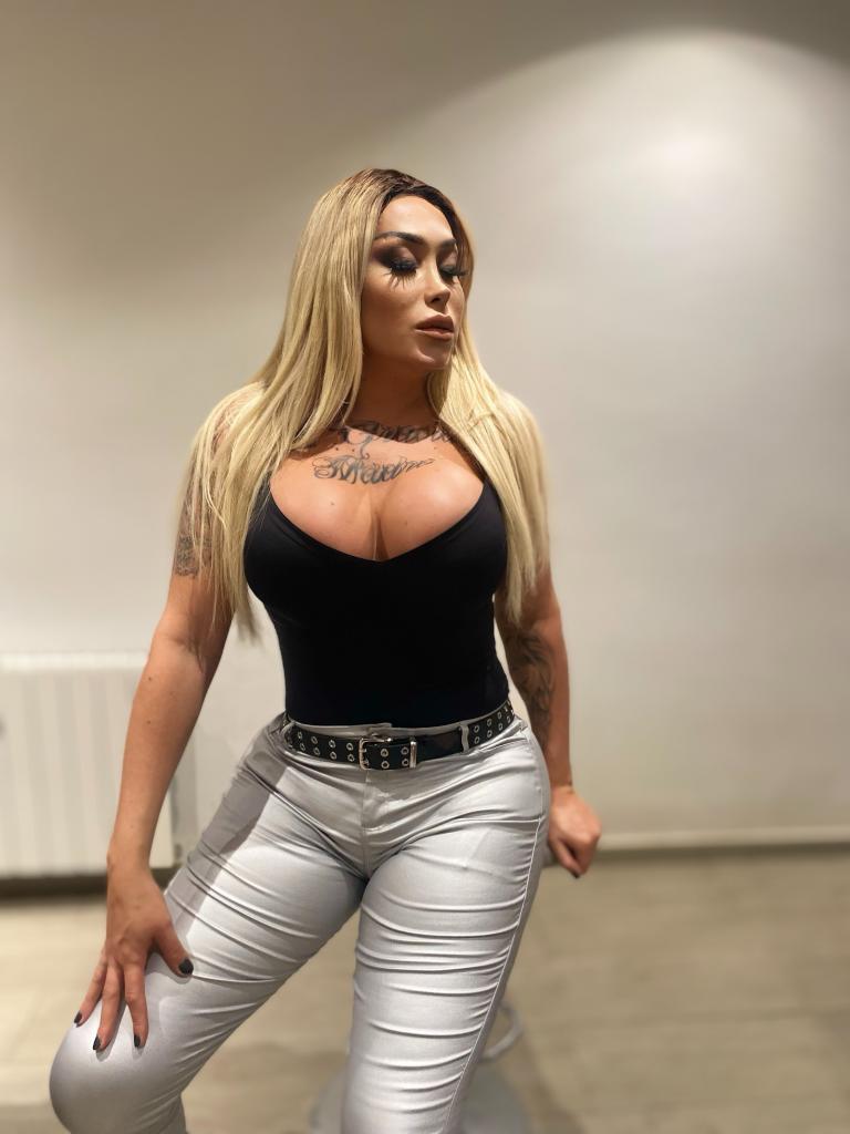 605904329: Travesti en Barcelona