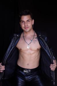 695819266: Chico busca chica en Barcelona