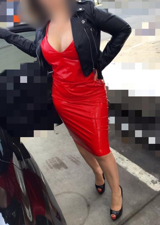 643263179: Chica busca chico en Sevilla