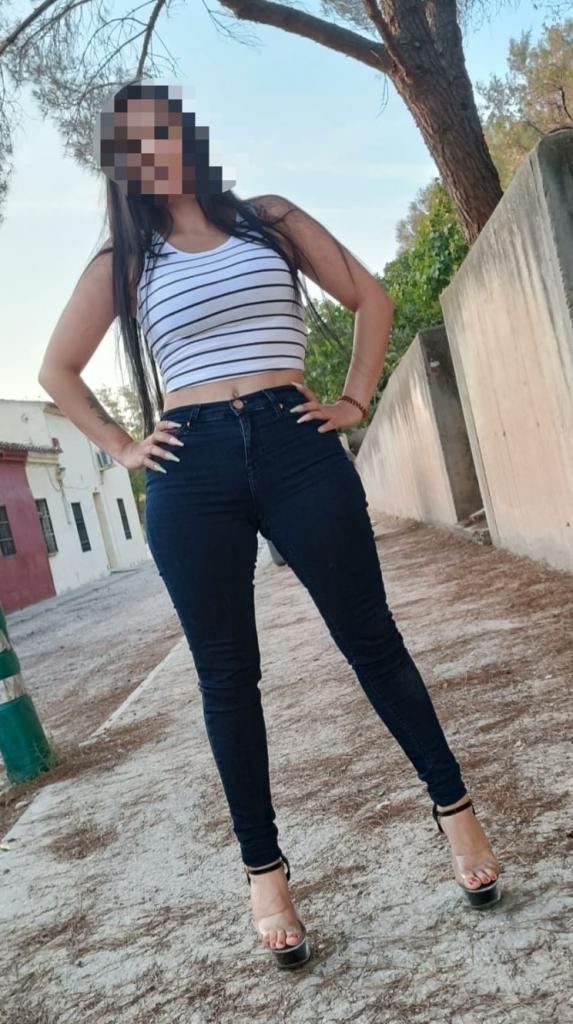 613849347: Chica busca chico en Sevilla