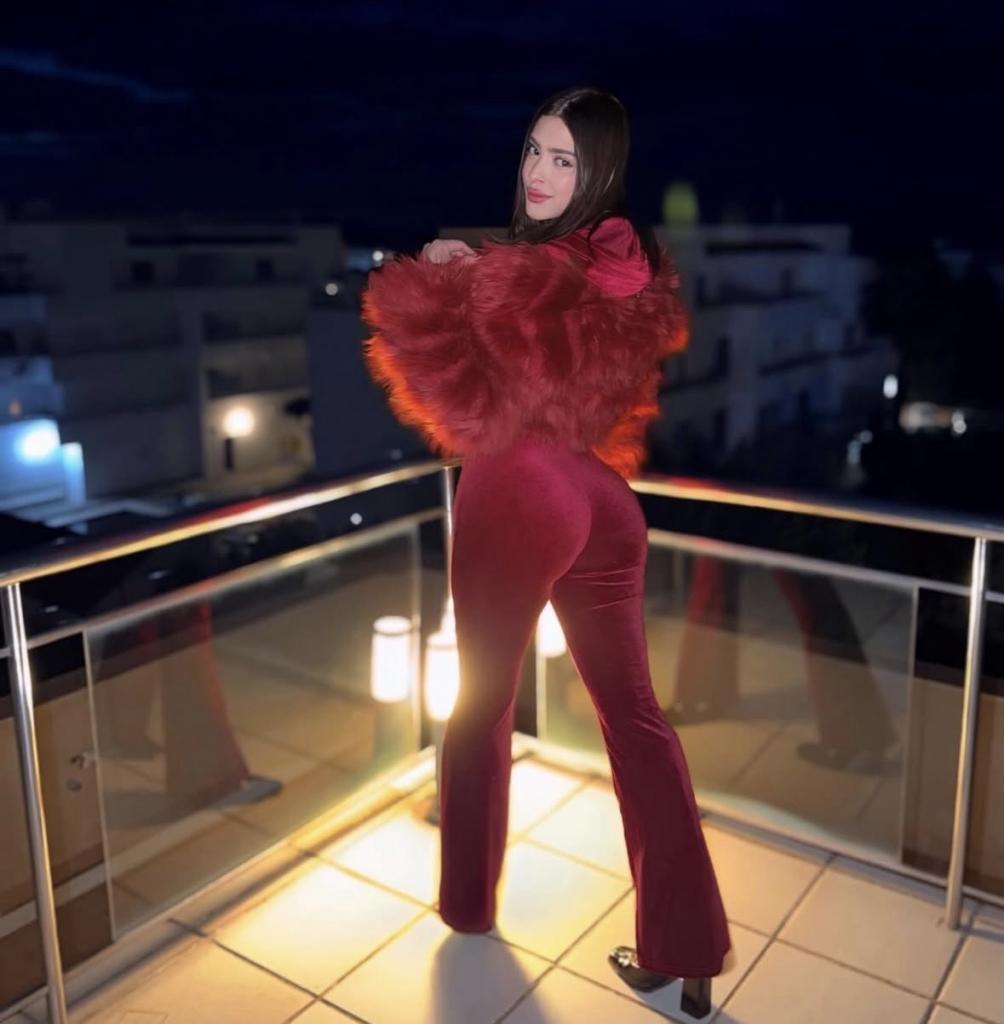 607479662: Chica busca chico en Barcelona