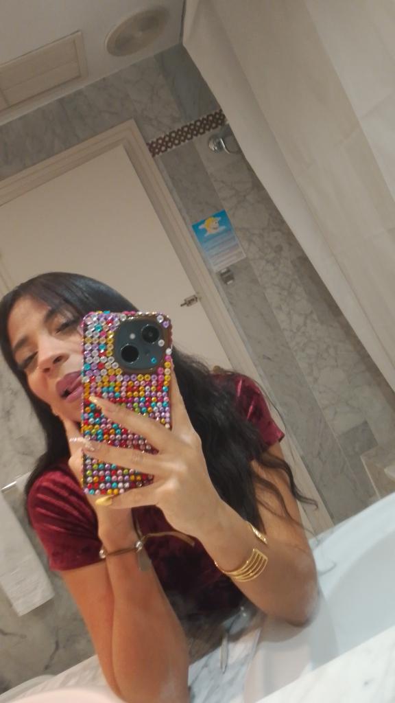 620231870: Chica busca chico en Sevilla