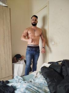 Chico busca chica en Málaga: 