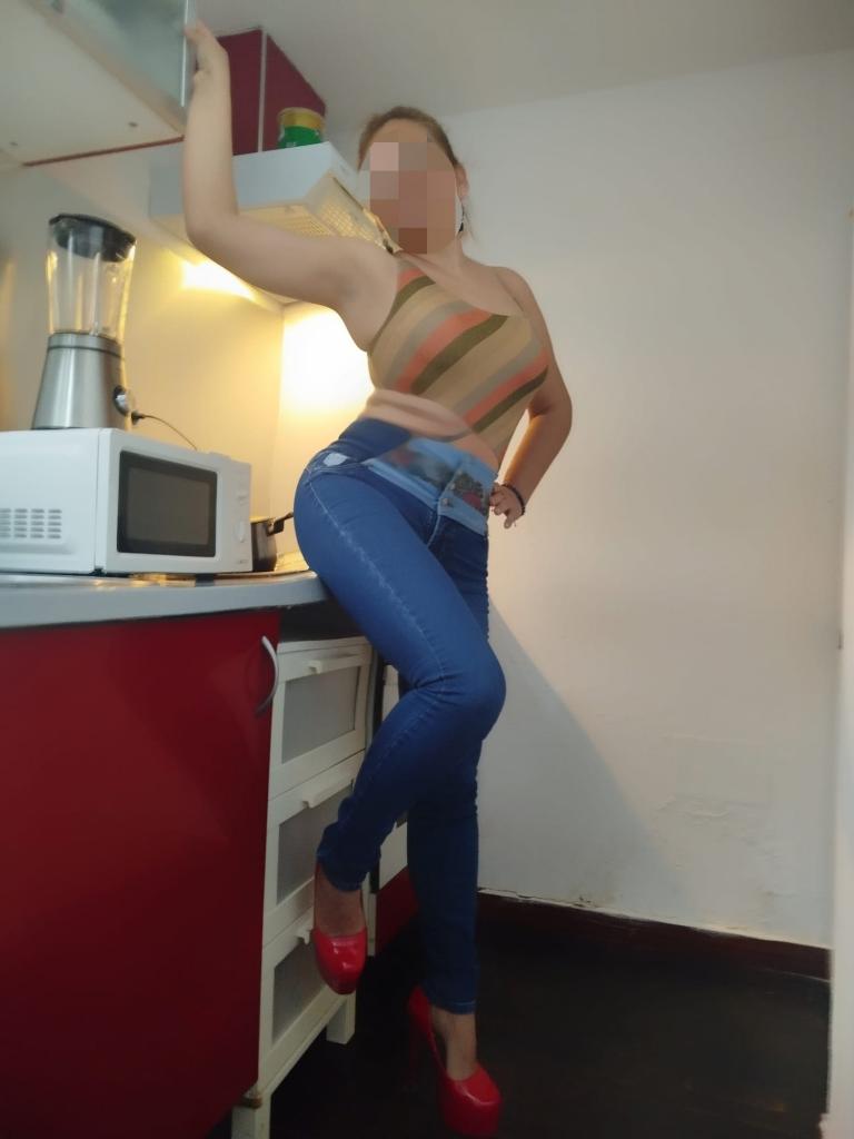 611240839: Chica busca chico en Cuenca