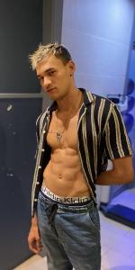 662530822: Chico busca chica en Barcelona