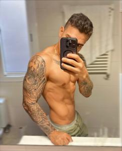 663572995: Chico busca chica en Barcelona