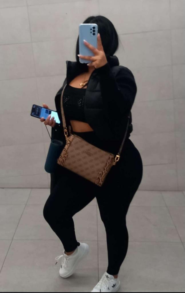 670319531: Chica busca chico en Granada