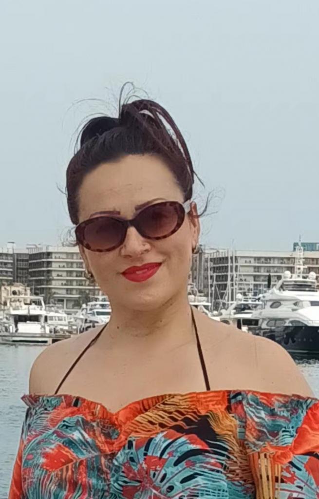 663972457: Chica busca chico en Alicante