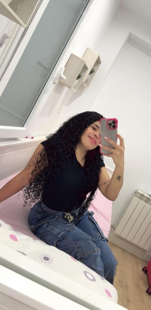 611268382: Chica busca chico en Sevilla