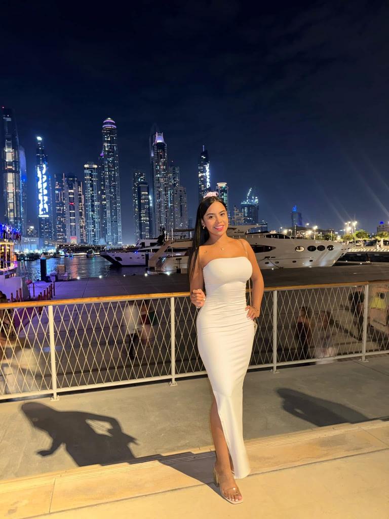 631544406: Chica busca chico en Barcelona