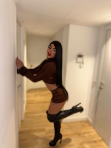 670585602: Chica busca chico en Madrid