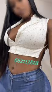 662113828: Chica busca chico en Sevilla