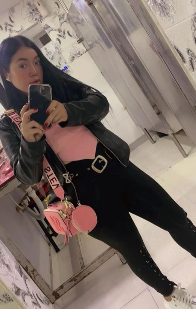 Chica busca chico en Almería: 