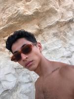 604310347: Chico busca chica en Barcelona