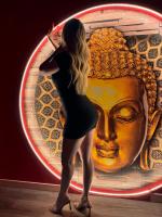 697745698: Chica busca chico en Madrid