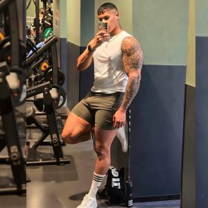 Chico busca chica en Sevilla: 