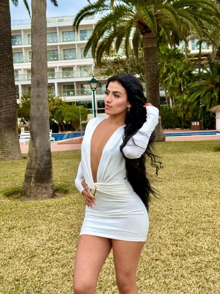 Chica busca chico en Ibiza: Chica busca chico