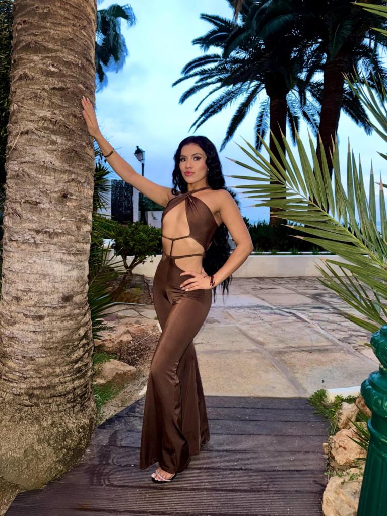 Chica busca chico en Ibiza: Chica busca chico