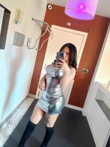 614369558: Chica busca chico en La Coruña