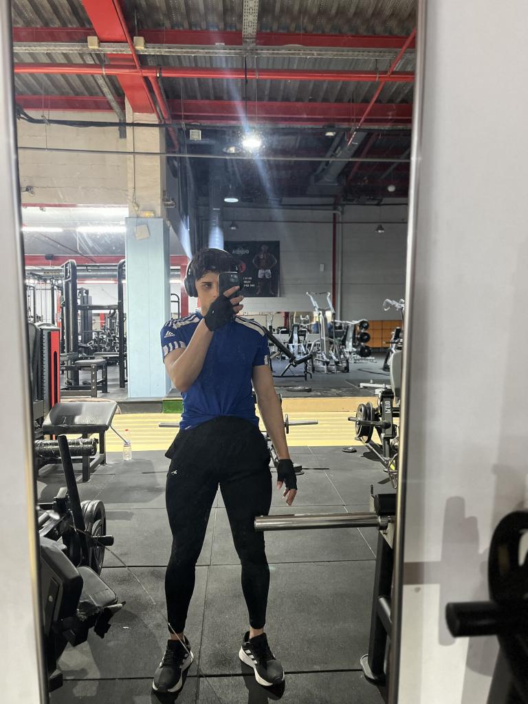 662567137: Chico busca chica en Sevilla