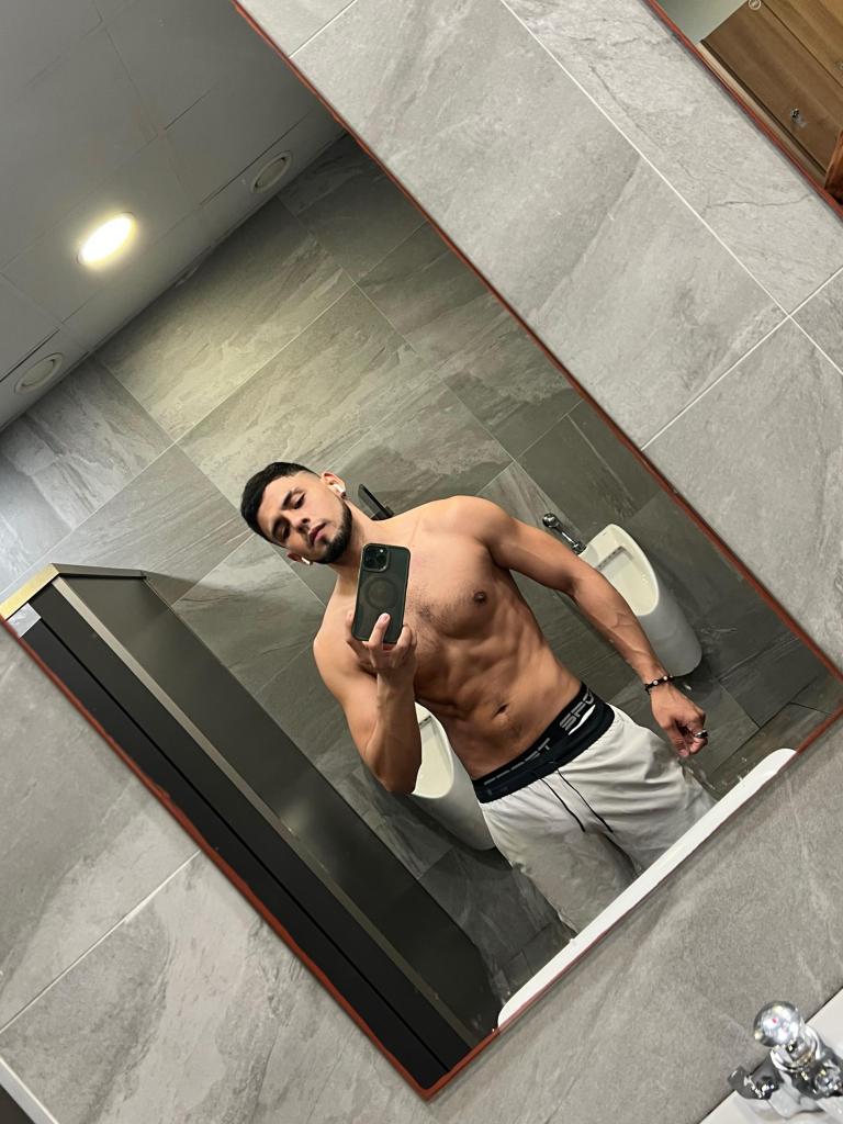 641054196: Chico busca chica en Valencia