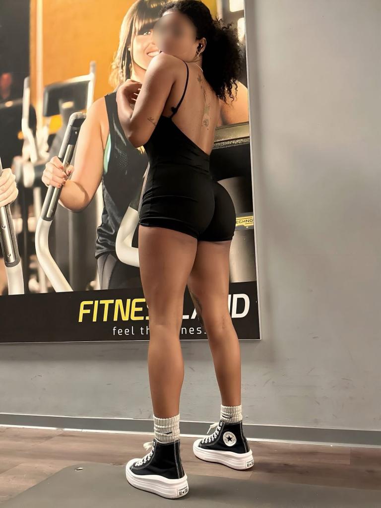 637109642: Chica busca chico en Sevilla