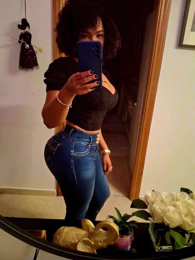 619851461: Chica busca chico en Sevilla