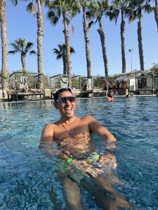 Chico busca chica en Las Palmas: 