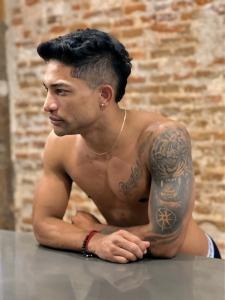 Chico busca chica en Sevilla: 