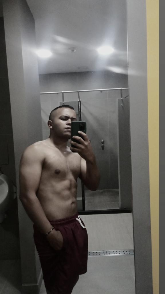 Chico busca chica en Sevilla: 