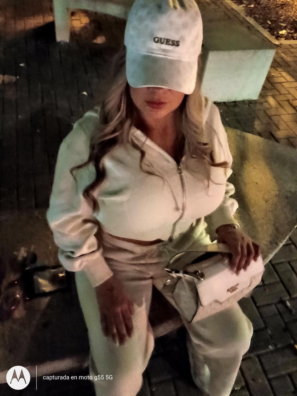 613571258: Chica busca chico en Barcelona