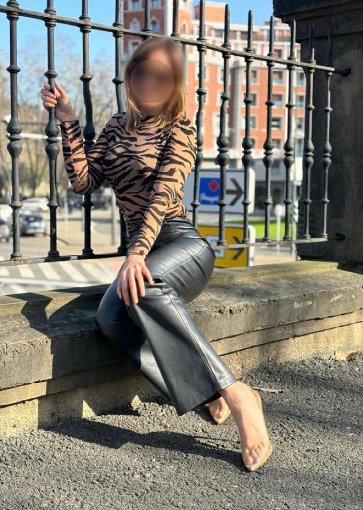 633188250: Chica busca chico en Cantabria