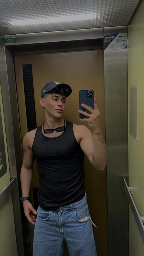 627493145: Chico busca chica en Valencia