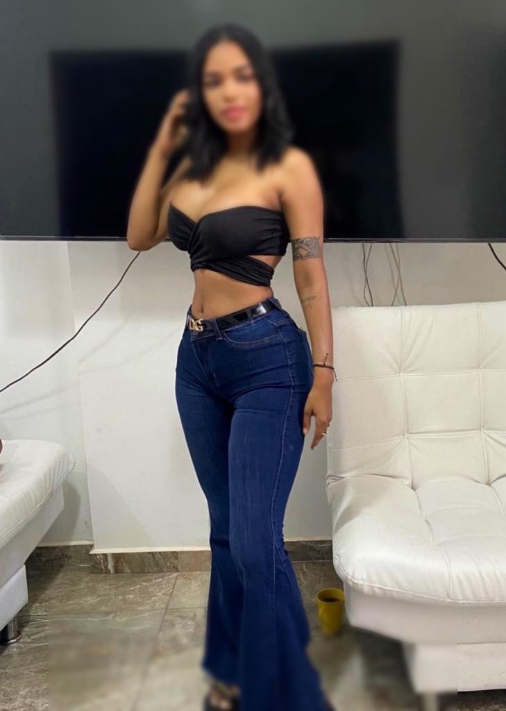 614742653: Chica busca chico en Málaga