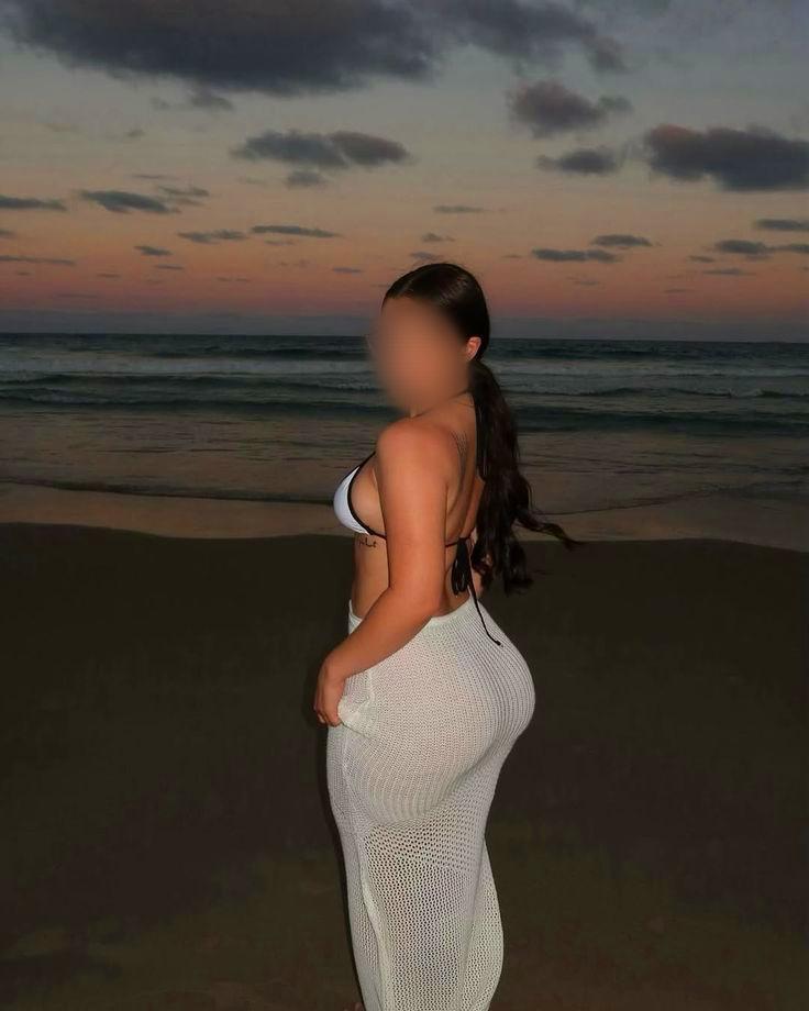 631844041: Chica busca chico en Cantabria